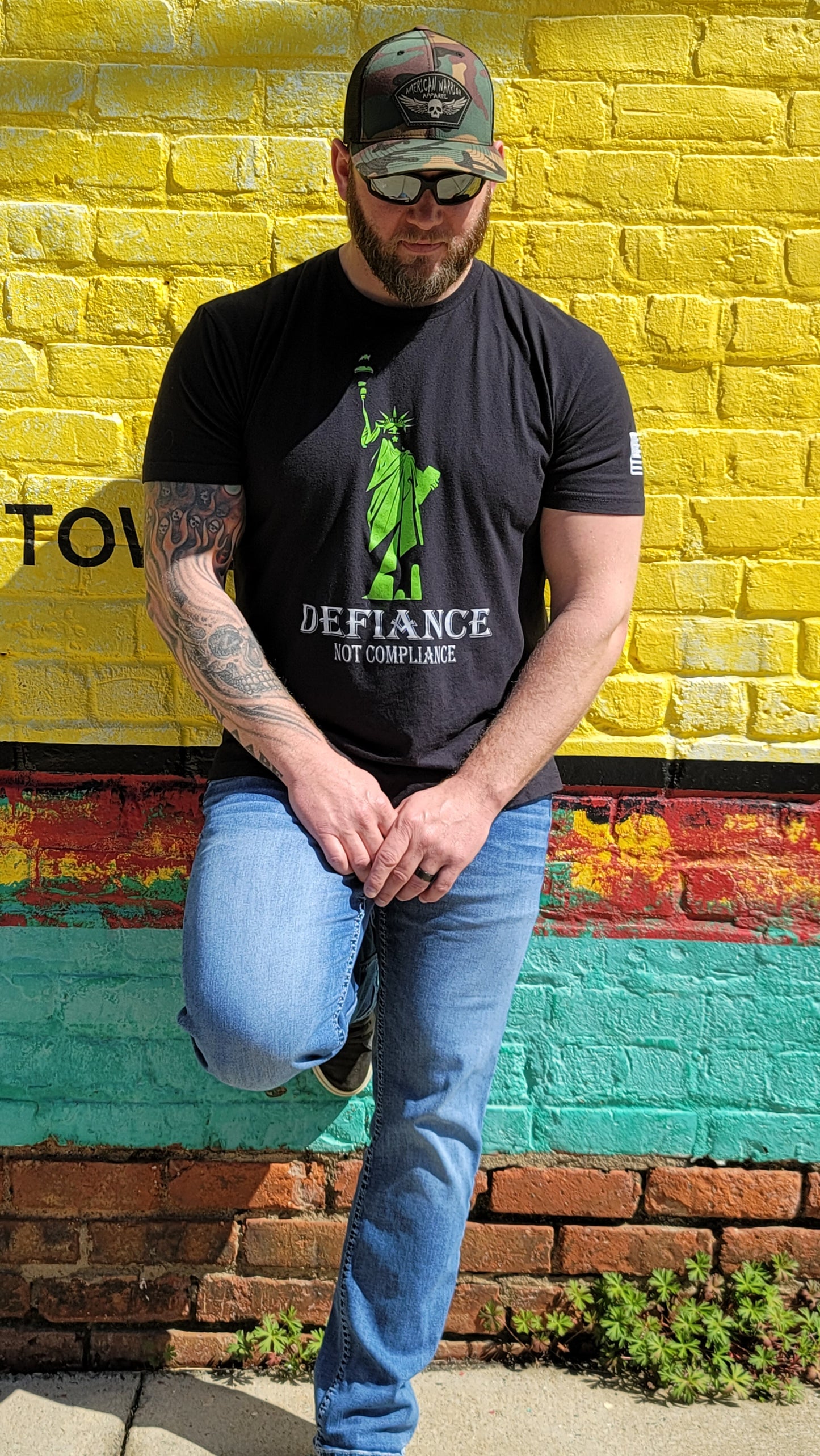 American Warrior Apparel Defiance not compliance Tee (Black)
